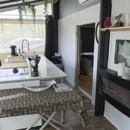 Superbe Mobil Home, Climatise, Ss Vis A Vis, Au Calme, Dans Super Domaine Chalet Frejus