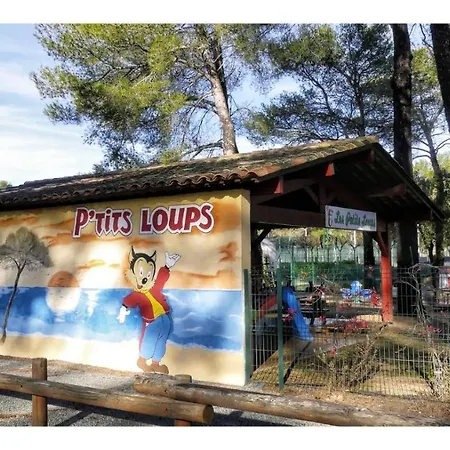 Chalet Superbe Mobil Home, Climatise, Ss Vis A Vis, Au Calme, Dans Super Domaine Frejus
