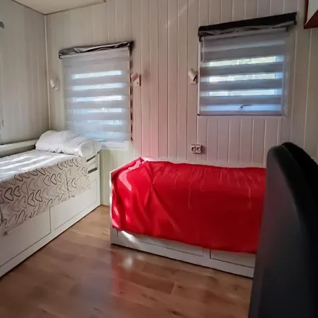 Superbe Mobil Home, Climatise, Ss Vis A Vis, Au Calme, Dans Super Domaine Chalet Frejus