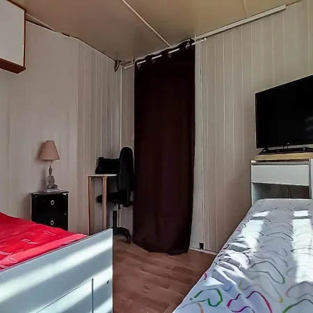 Superbe Mobil Home, Climatise, Ss Vis A Vis, Au Calme, Dans Super Domaine Frejus